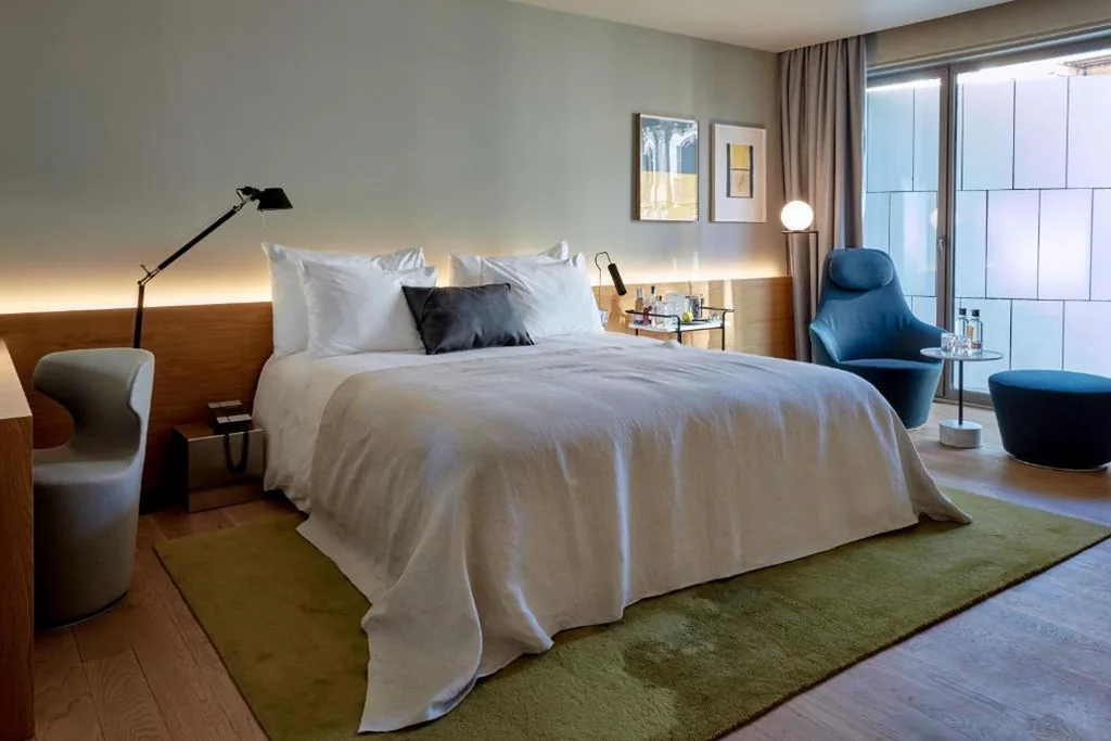 Grote tweepersoonskamer - 1 of 2 bedden — Sir Victor Hotel, part of Sircle Collection