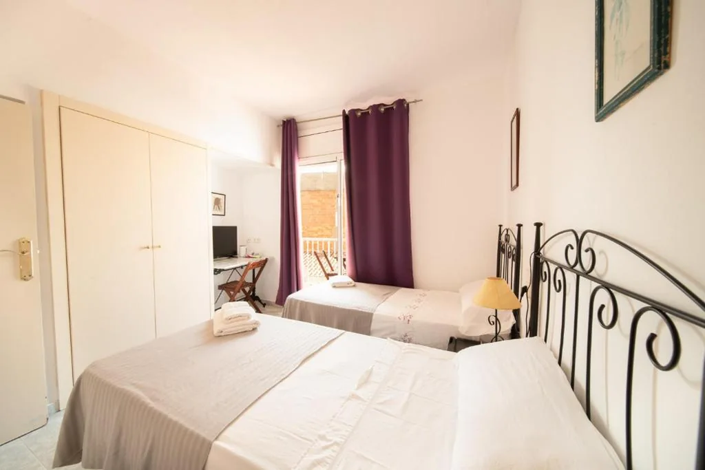 Camera matrimoniale con terrazza - 2 letti — Sitges Beach Hostal