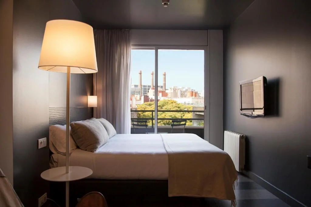 Quarto Duplo Superior com Varanda - 1 ou 2 camas — Sixties Ramblas