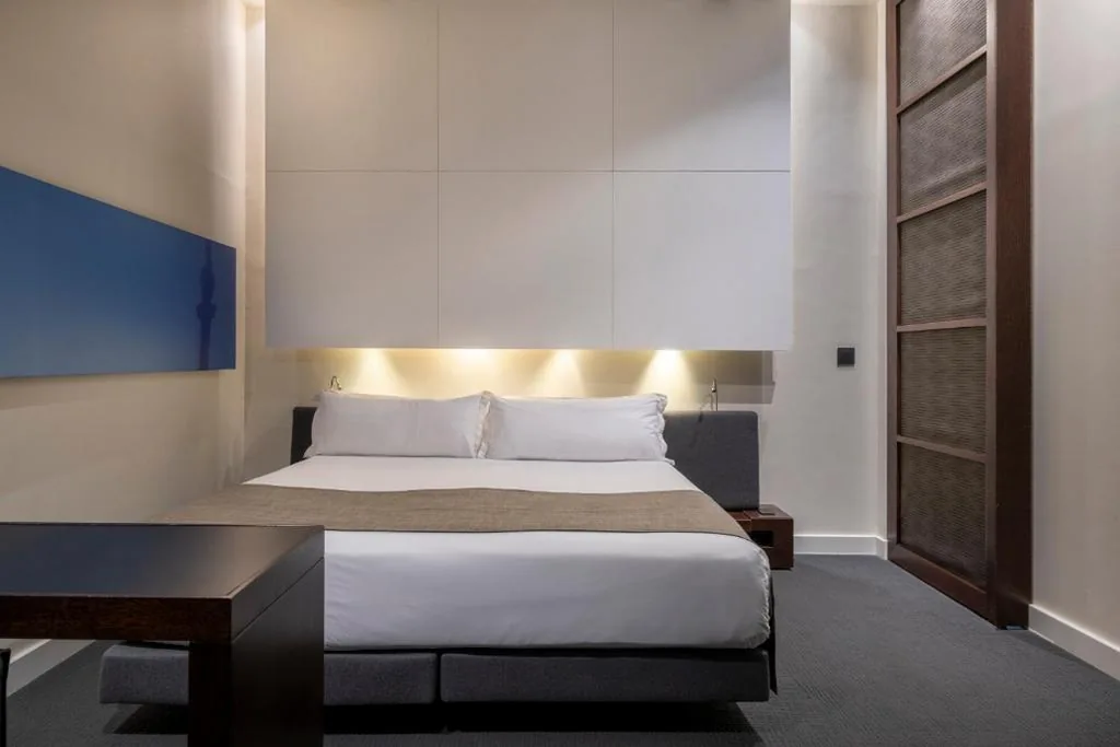 Habitación Individual Amplia — Sixtytwo Hotel