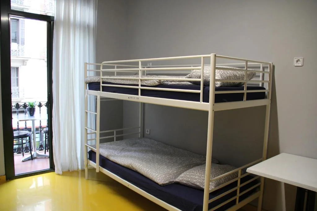 Litera en dormitorio compartido mixto (6 adultos) — Sleep Green - Certified Eco Youth Hostel