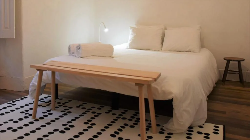 共用バスルーム付きダブルルーム — Slow City Hostel Pontevedra