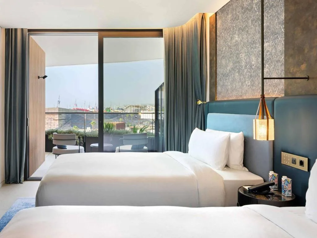 Doppelzimmer Captivate mit Blick auf den Yachthafen - 1 oder 2 Betten — SLS Barcelona