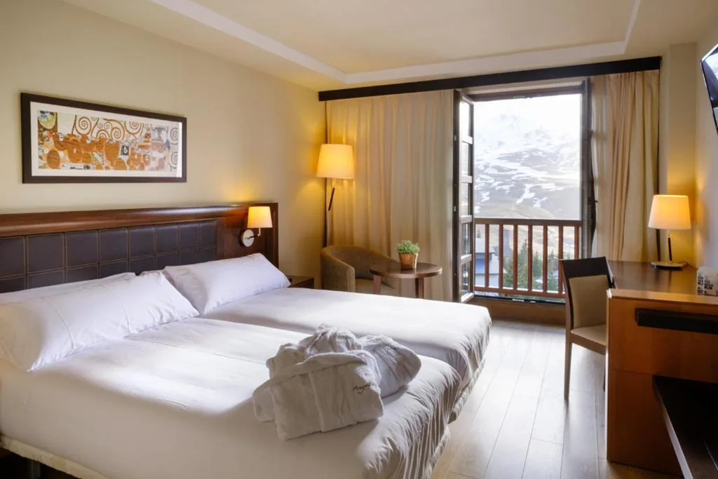 Quarto Triplo com Vista Montanha — SNÖ Aragon Hills