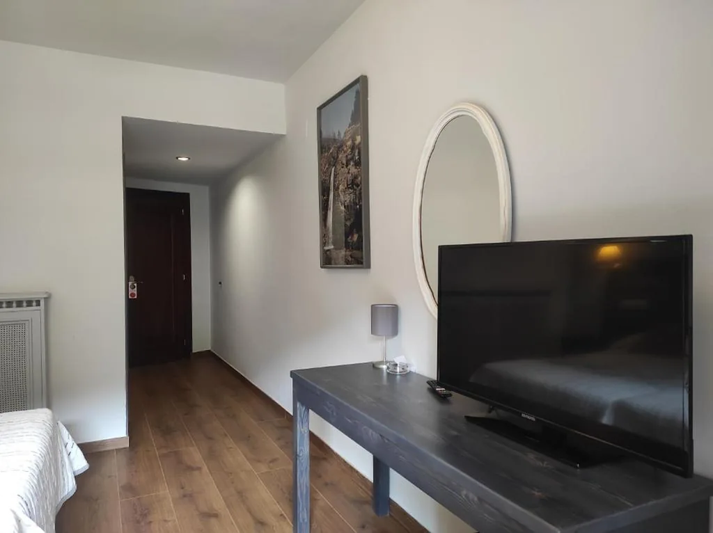 Double Room with Balcony - 1 or 2 Beds — SNÖ Hotel Bielsa