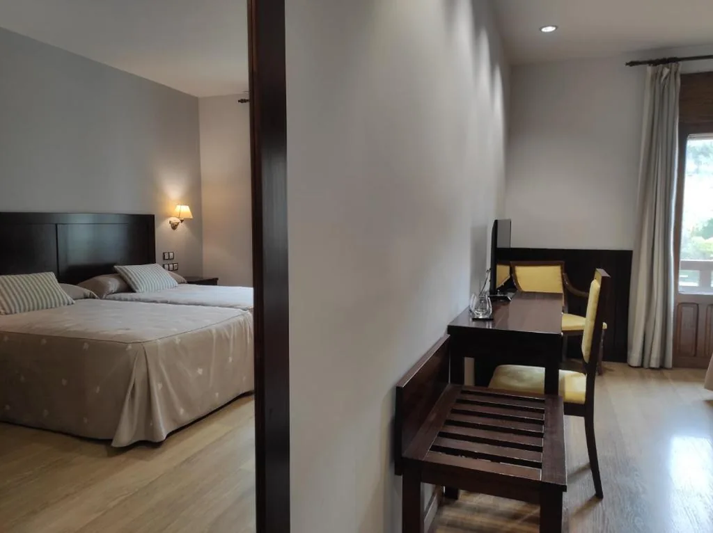 Superior Double Room with Balcony - 1 or 2 Beds — SNÖ Hotel Bielsa