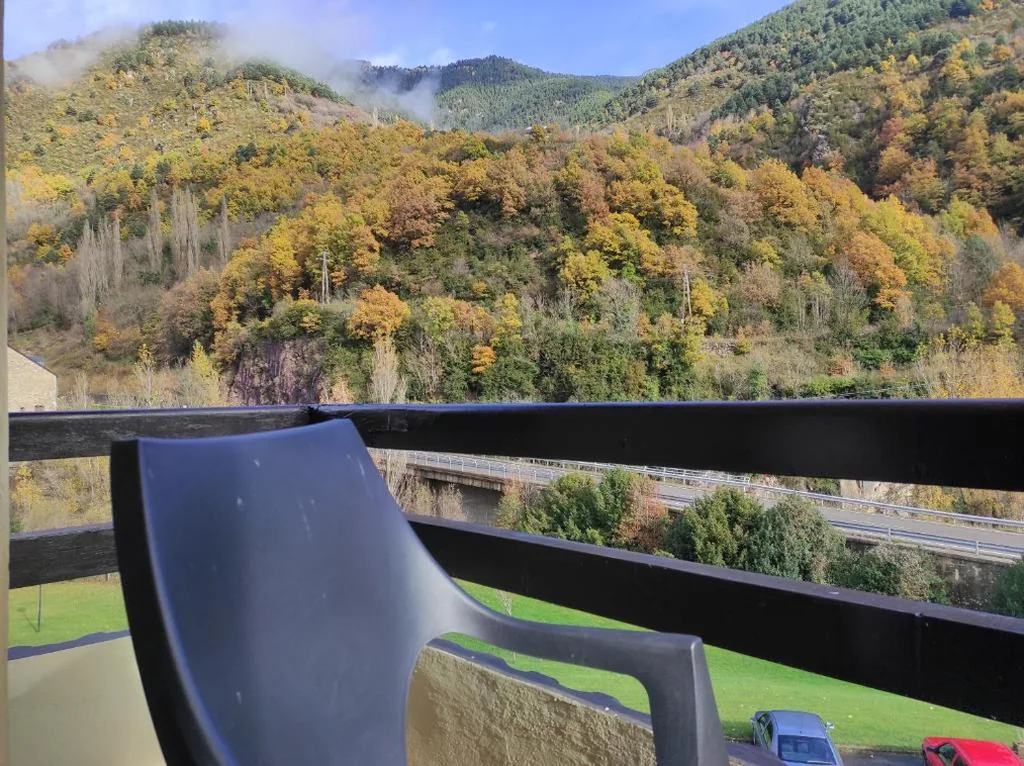 Standard Single Room with Balcony — SNÖ Hotel Bielsa