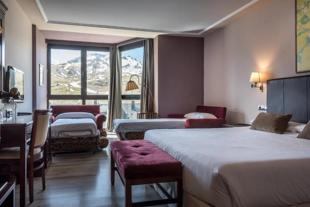 Quarto Familiar — SNÖ Villa de Sallent 4