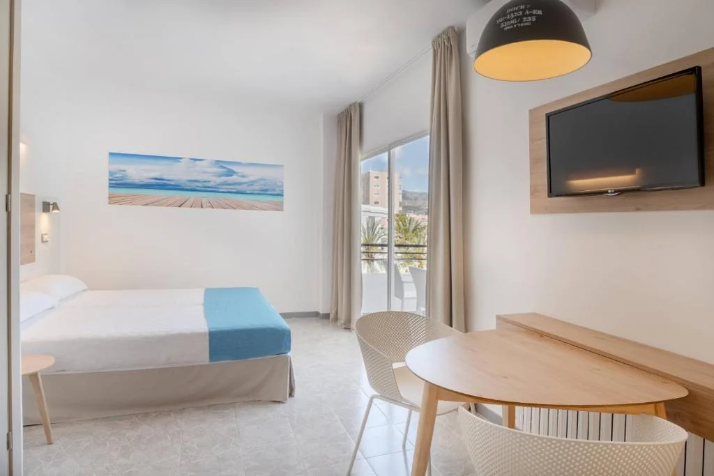 プールビュー・デラックススタジオ — SOL by Meliá Lunamar Palmanova Apartamentos - Adults Only
