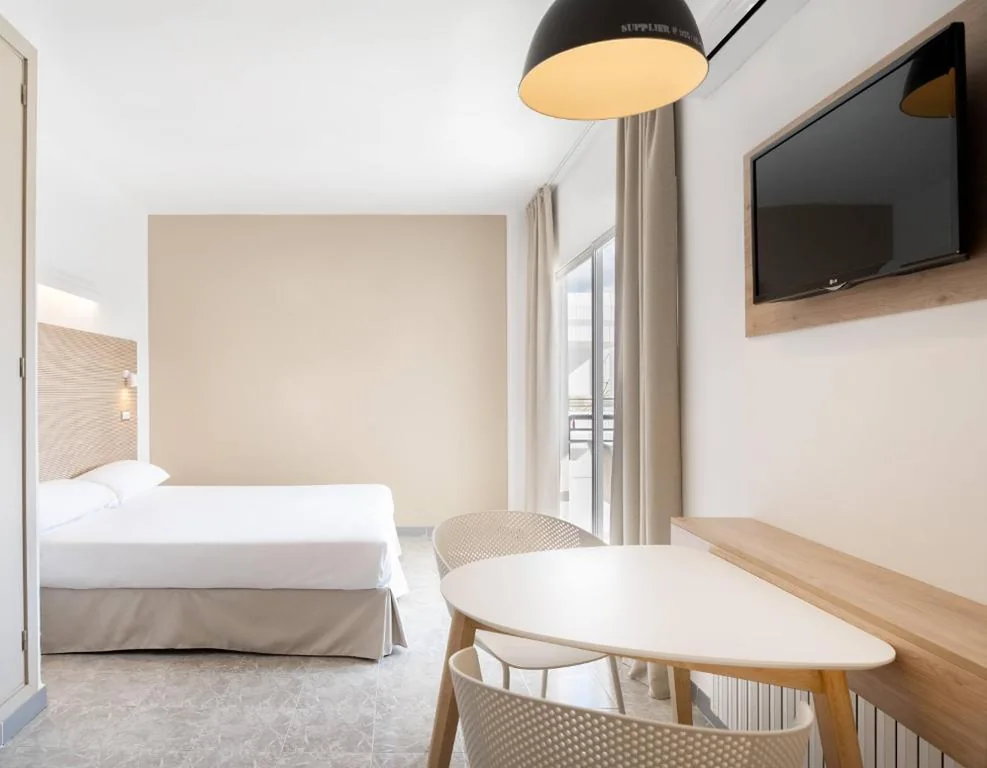 プールビュー・スーペリアスタジオ — SOL by Meliá Lunamar Palmanova Apartamentos - Adults Only