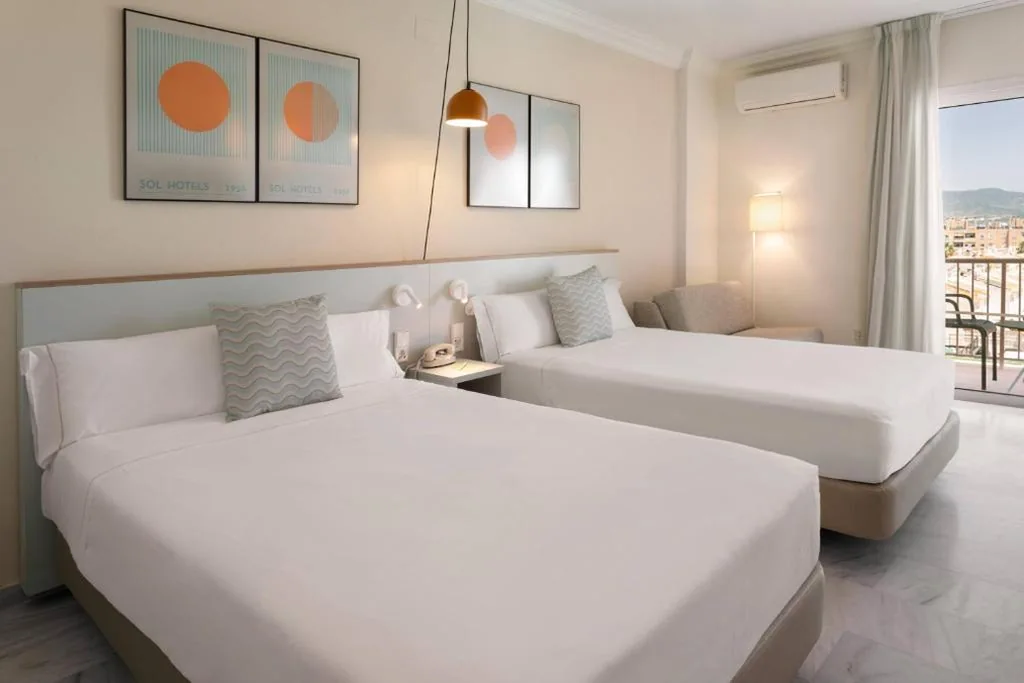海の景色を望む2ベッドルーム・ファミリールーム — SOL by Meliá Málaga Guadalmar
