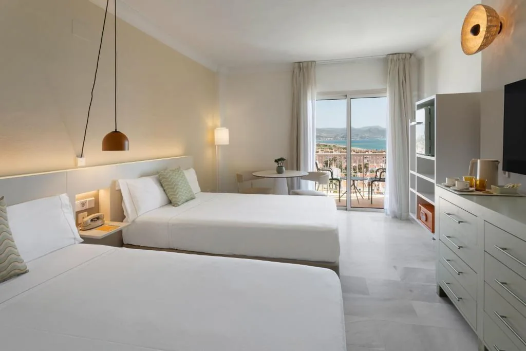 海の景色を望むスーペリアルーム — SOL by Meliá Málaga Guadalmar