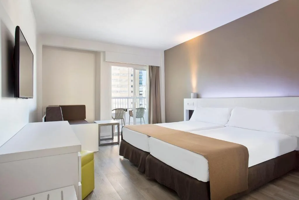 Quarto Familiar com varanda Pelícanos — SOL by Meliá Pelícanos Ocas