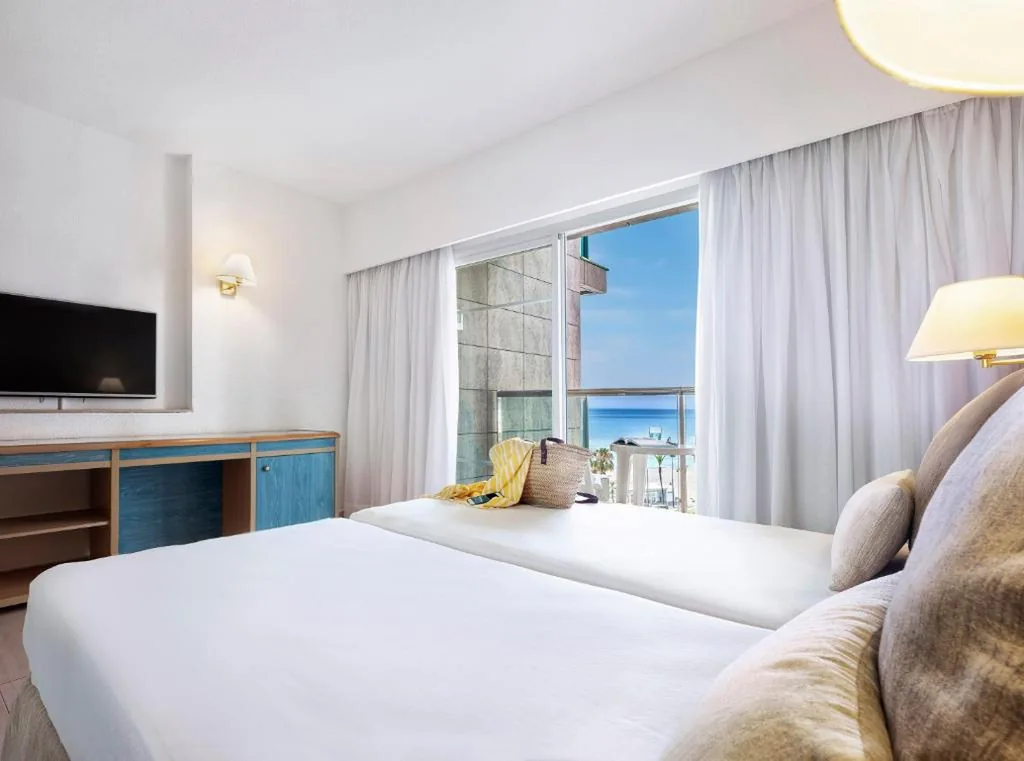 Habitación Sol con vistas laterales al mar — SOL by Meliá Príncipe