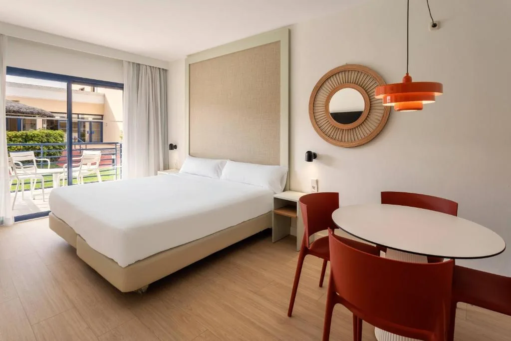 Familienzimmer (2 Erwachsene + 3 Kinder) — SOL by Meliá Sancti Petri
