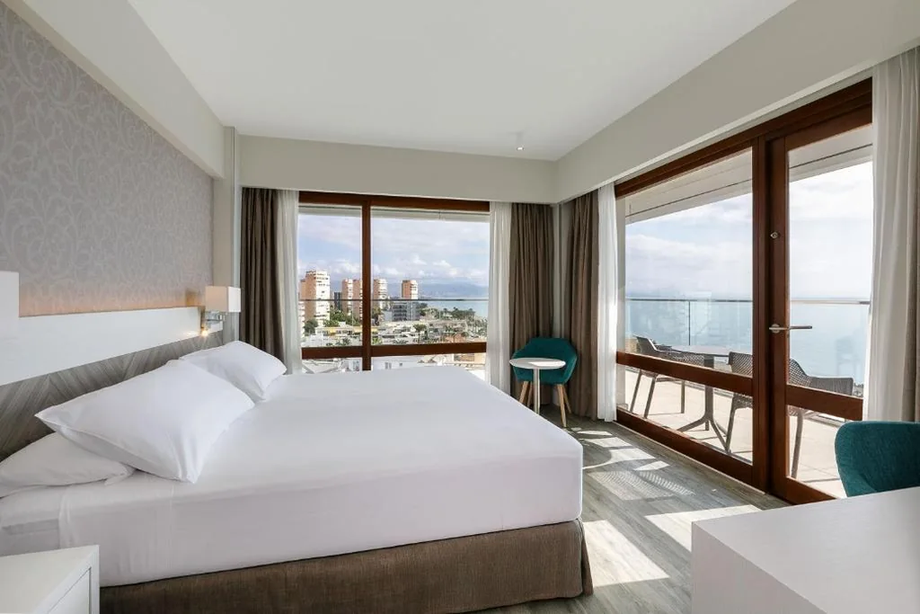 Quarto Superior com vista frontal para o mar — SOL by Meliá Torremolinos Don Pablo