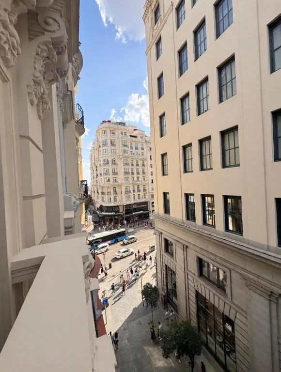 Camera doppia Deluxe con balcone — Sol House Madrid