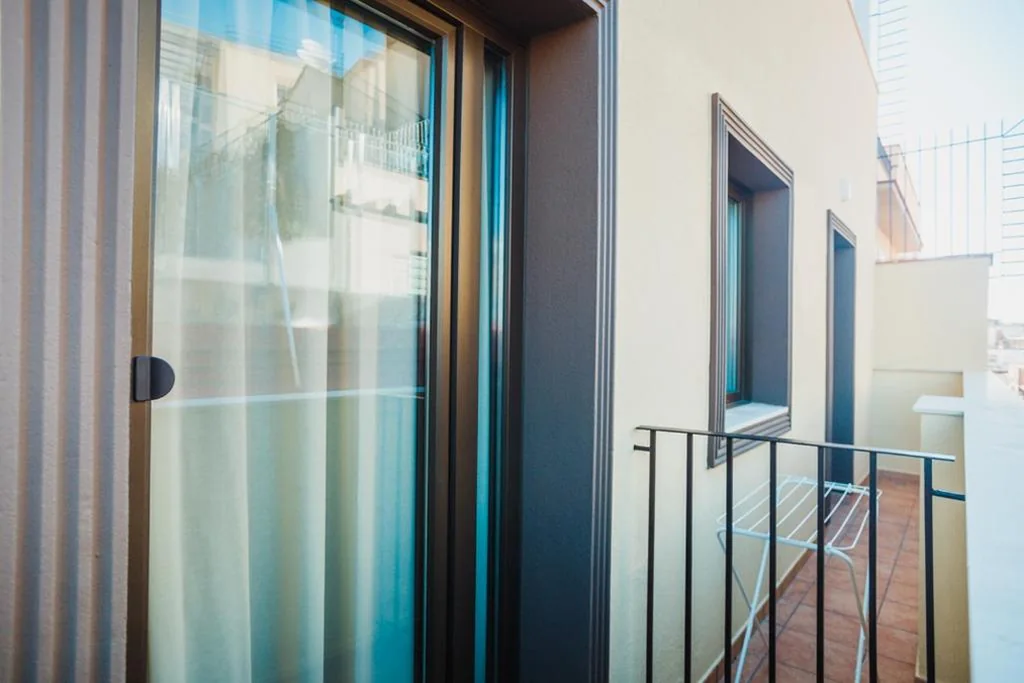Habitación Triple con balcón — Solesperit