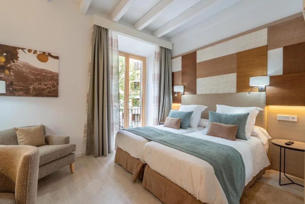 Habitación Doble Superior con vistas a la ciudad - 1 o 2 camas — Soller Plaza