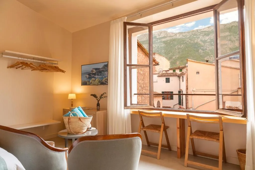 Habitación Doble con vistas a la montaña — SólleRooms