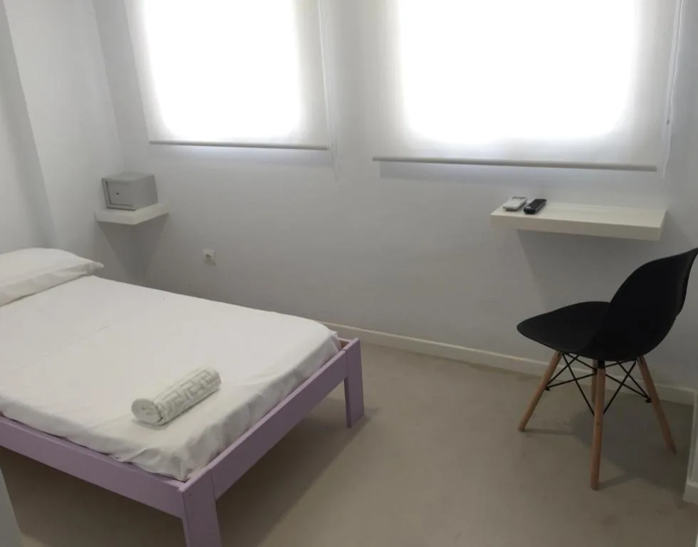 Einzelzimmer mit eigenem Bad — SolRoom (plz. La Nogalera)