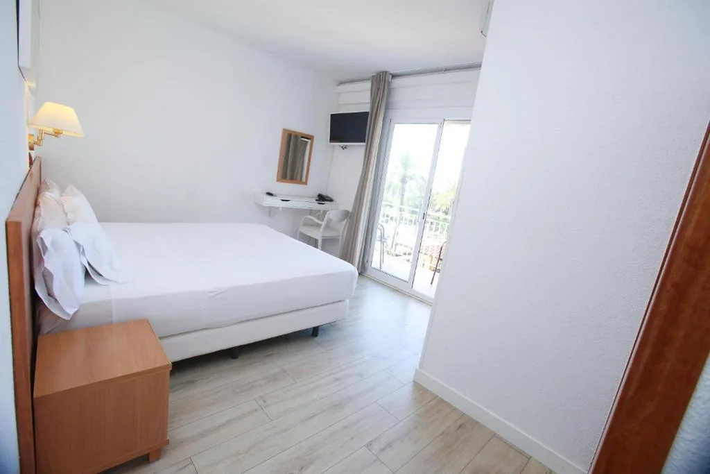 Chambre double avec vue latérale sur la mer - 1 ou 2 lits — Solvi Hotel - Adults Only