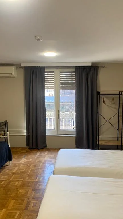 Habitación Doble Superior con baño compartido - 1 o 2 camas — Somnio Hostels