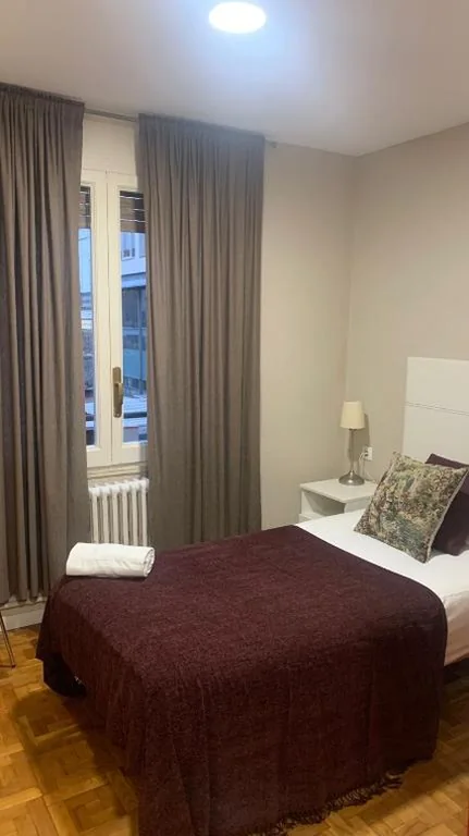 Habitación Individual con baño privado — Somnio Hostels