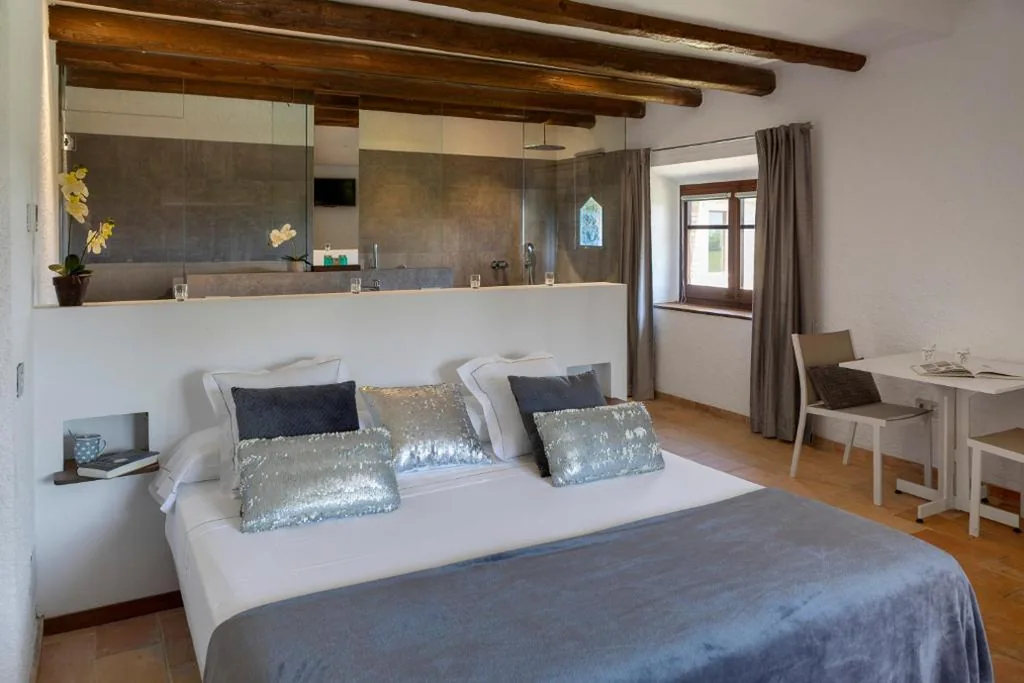 Suite Junior con vista sulla piscina — Somnis de l´Empordà