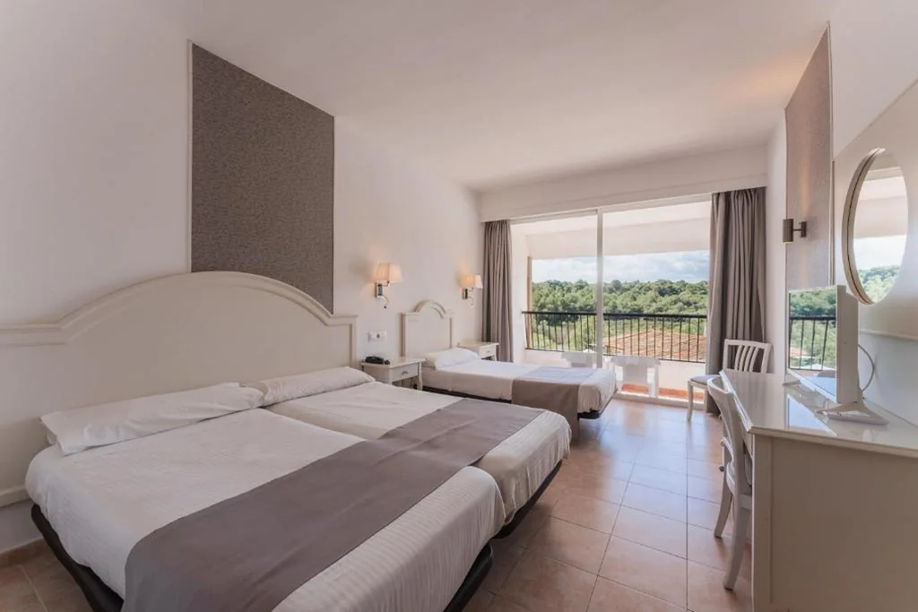 Habitación Doble con vistas a la piscina - 1 o 2 camas — Son Bauló
