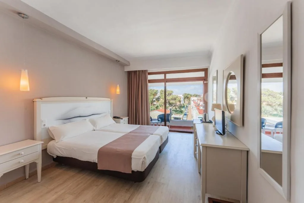 Habitación Triple (2 adultos + 1 niño) — Son Bauló