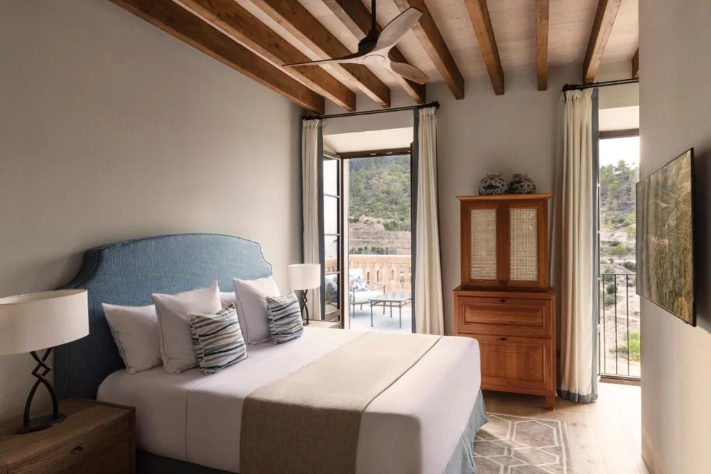 Habitación Doble Deluxe con vistas al mar — Son Bunyola Resort and Villas