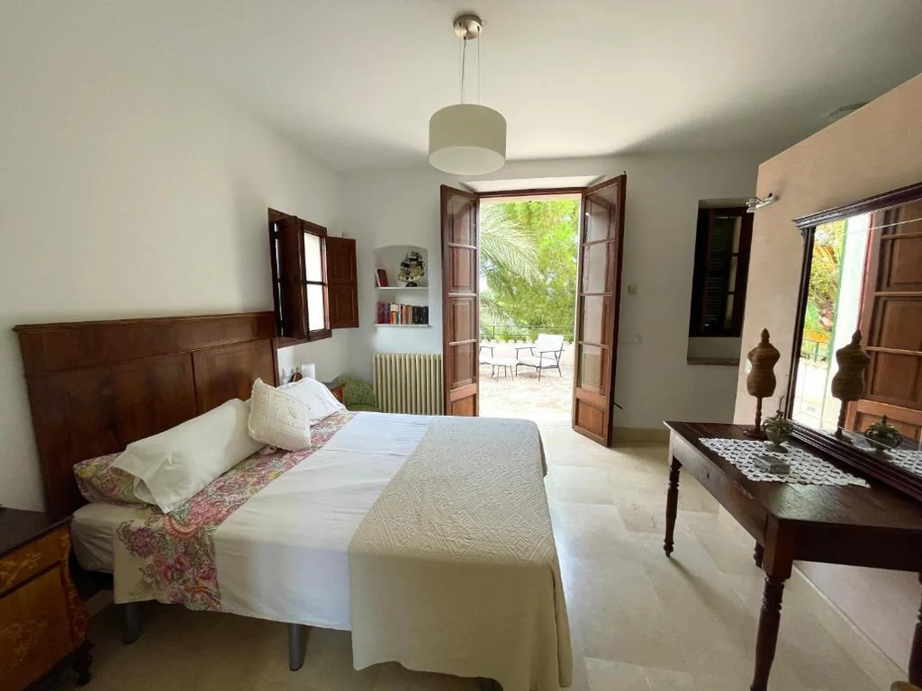 Son Jordi nou, beautiful villa near Alaro big swimming pool, BBQ mountain views 12people