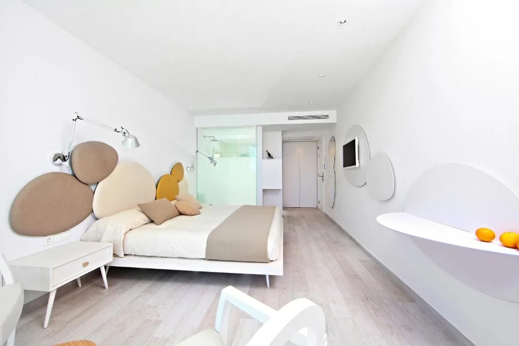 Camera doppia con vista parziale sul mare — Son Moll Sentits Hotel & Spa - Adults Only