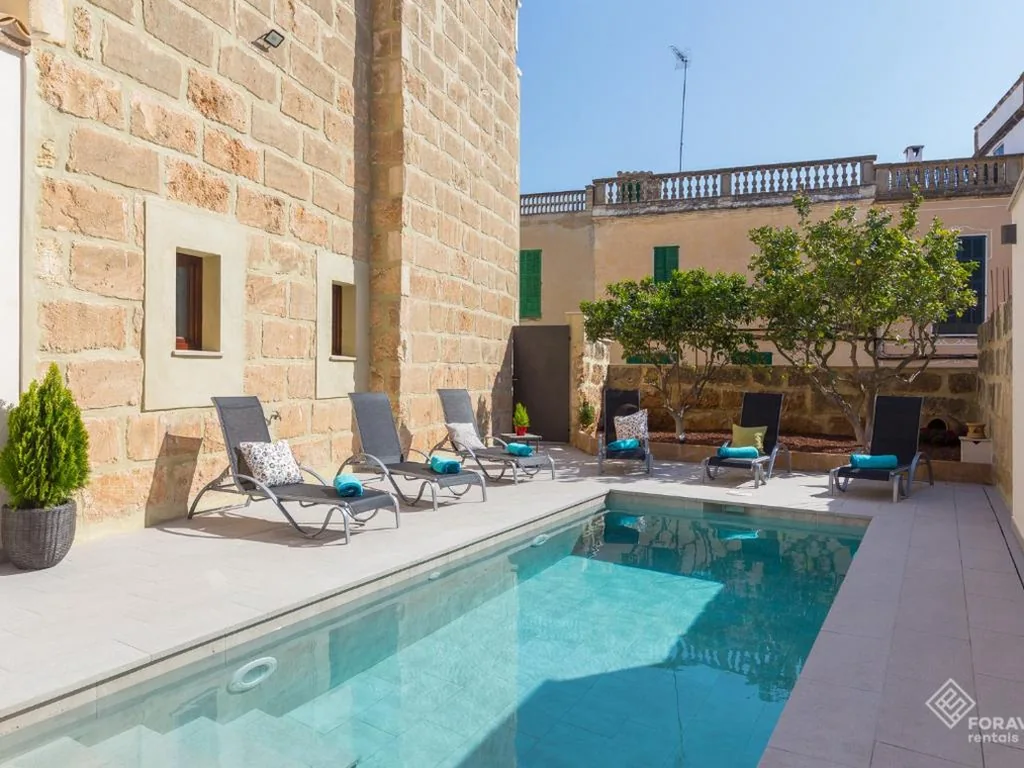 Villa con piscina privada — Son siurana