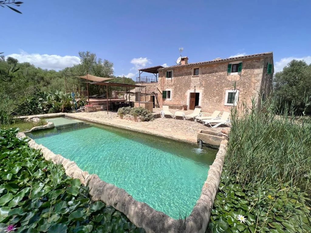 Casa de 5 dormitorios — Son Vell. Mallorca. Casa amb piscina ecològica.
