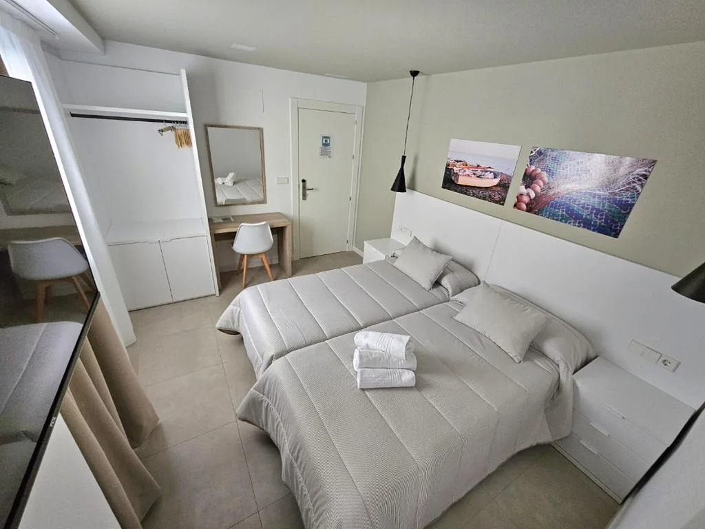 Camera doppia standard con letti singoli — Sosiego Hostal de Mar
