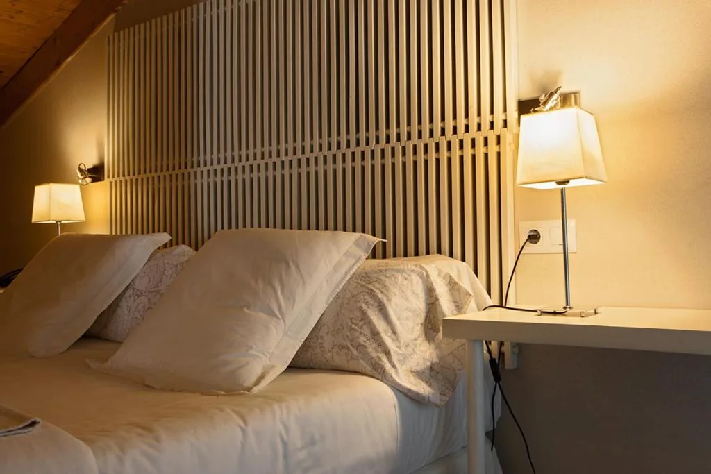 Suite con cama extragrande — Sotobosque