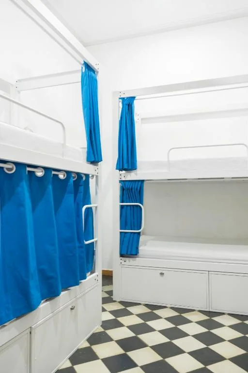 Bett im gemischten Schlafsaal mit 4 Betten — Soul Backpackers Barcelona