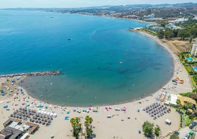 Spacious Beachfront Town House in Estepona with Fully Equipped Kitchen, Pools, Garden, Sea View — Foto 7