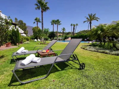 Spacious Beachfront Town House in Estepona with Fully Equipped Kitchen, Pools, Garden, Sea View — Foto 8