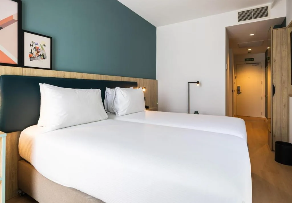 Habitación Doble - 2 camas — Spark By Hilton Madrid Alcala