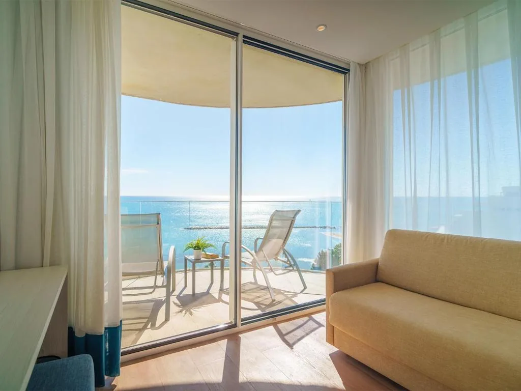 Chambre Double Supérieure d’angle avec vue frontale sur la mer — Spirit Hotel Benalmadena Beach