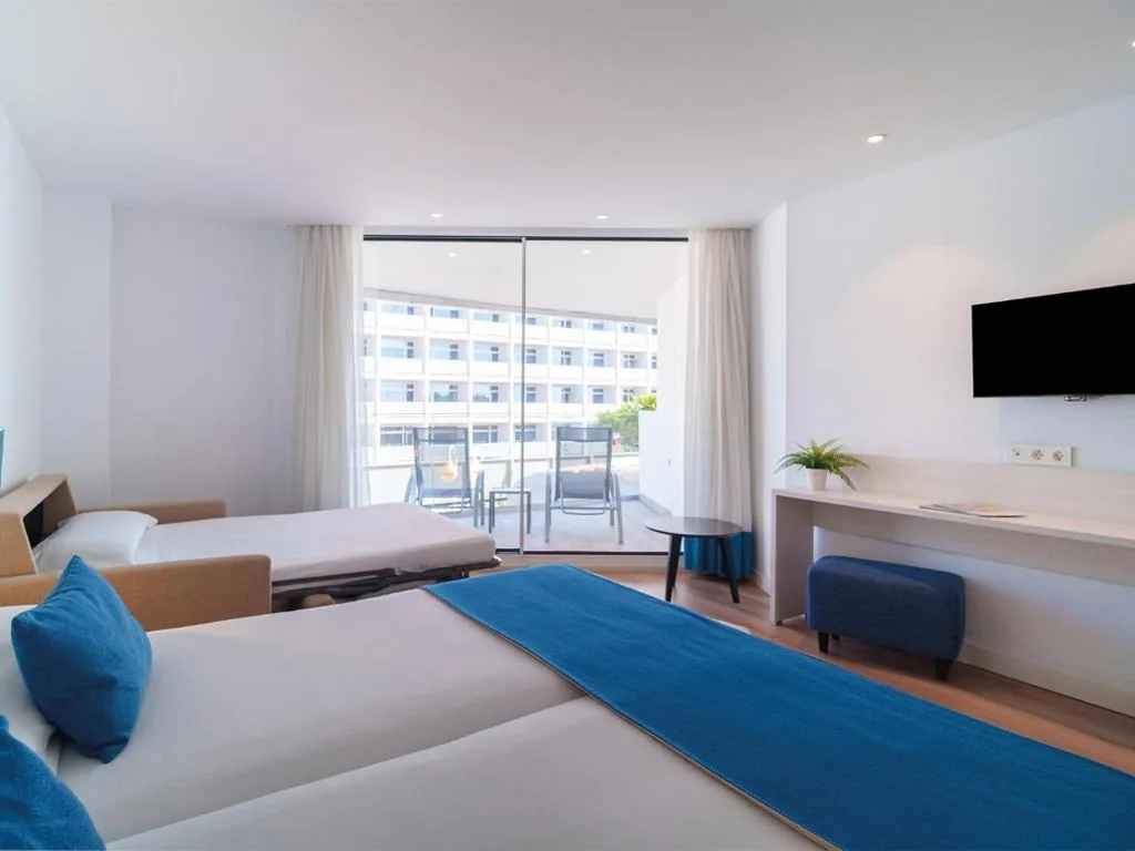 Chambre Triple avec vue latérale sur la mer — Spirit Hotel Benalmadena Beach