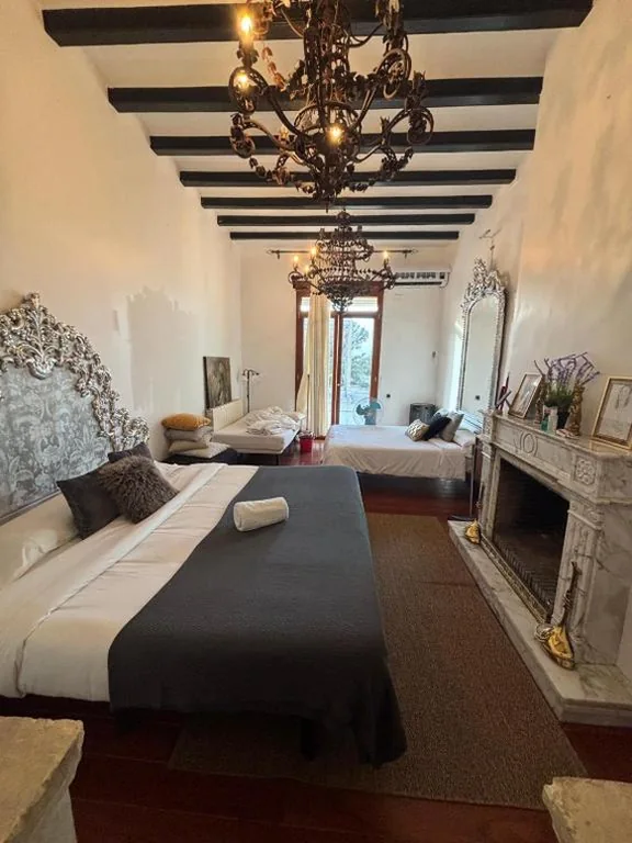Habitación Familiar con baño privado — Spirit of Queen experience