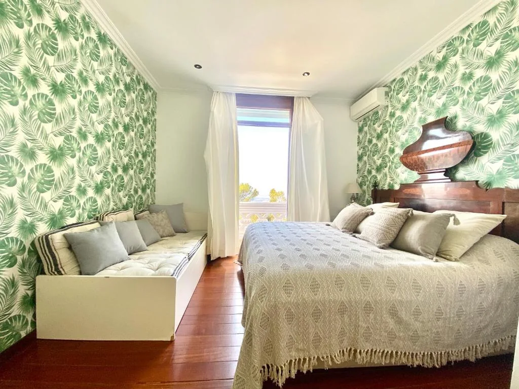 Habitación Triple con baño privado — Spirit of Queen experience