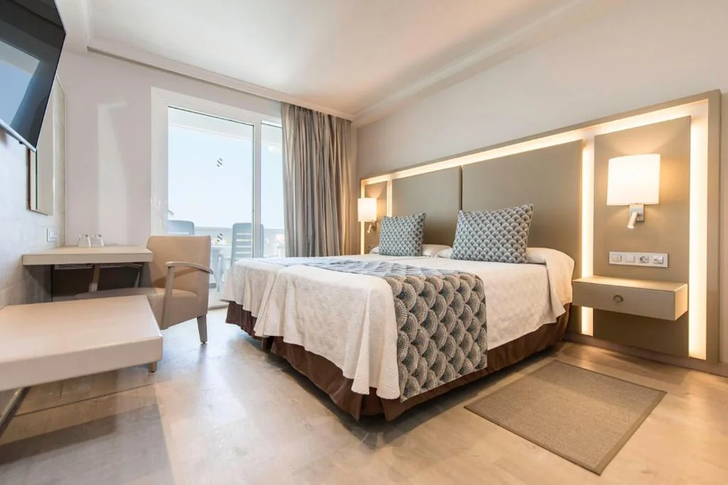 Habitación Doble con vistas a la piscina (3 adultos) — Spring Hotel Vulcano