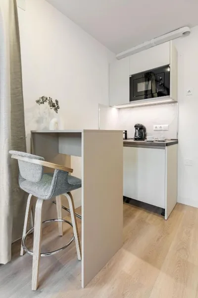 Square Rooms by Charming, cerca del aeropuerto y con un pequeño gimnasio — photo 3