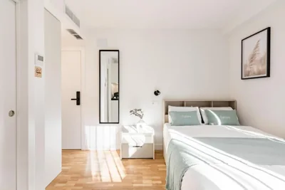 Square Rooms by Charming, cerca del aeropuerto y con un pequeño gimnasio — photo 8