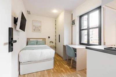 Square Rooms by Charming, cerca del aeropuerto y con un pequeño gimnasio — photo 10